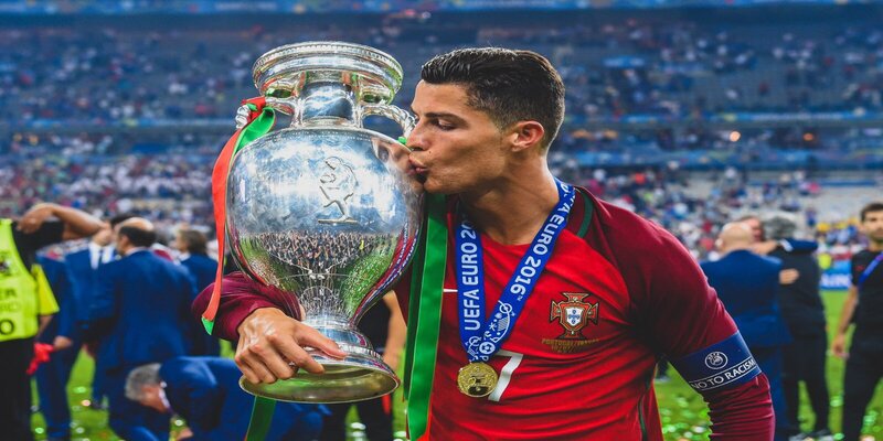 CR7 và cúp UEFA Euro 2016